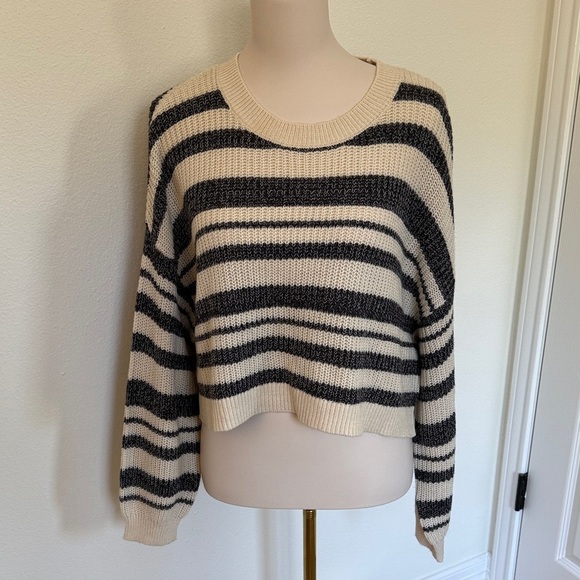 Billabong Sweaters - Billabong Striped Black and Cream cropped Women's Sweater Size Small